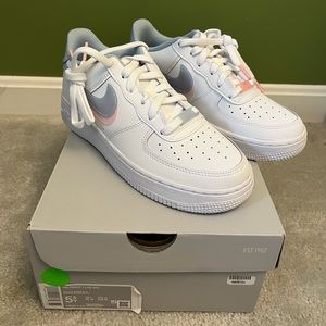 Air Force 1’s LV 8 GS 5.5Y/7W